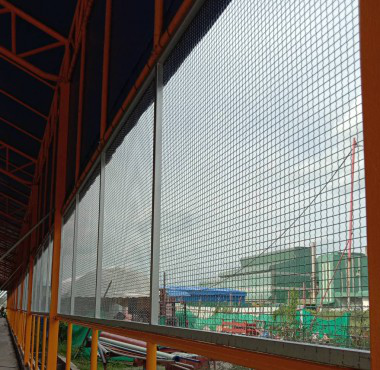 รั้วตะแกรงตัวหนอน